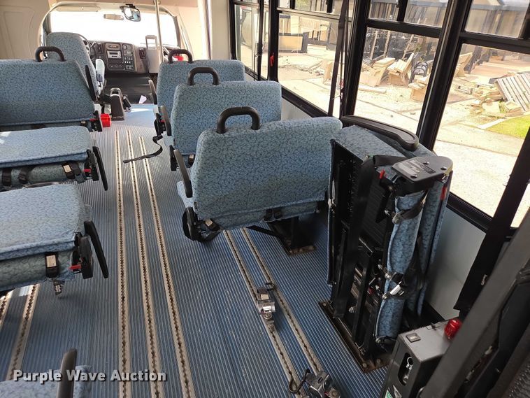 image for item ER1509 2008 GMC Glaval C4500 shuttle bus