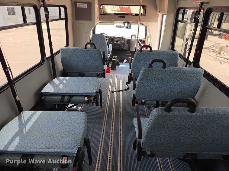 image for item ER1509 2008 GMC Glaval C4500 shuttle bus