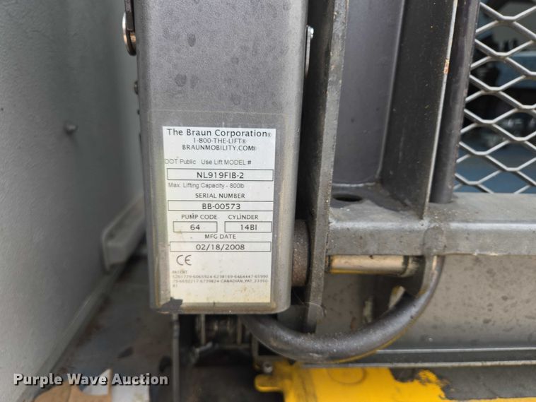 image for item ER1509 2008 GMC Glaval C4500 shuttle bus