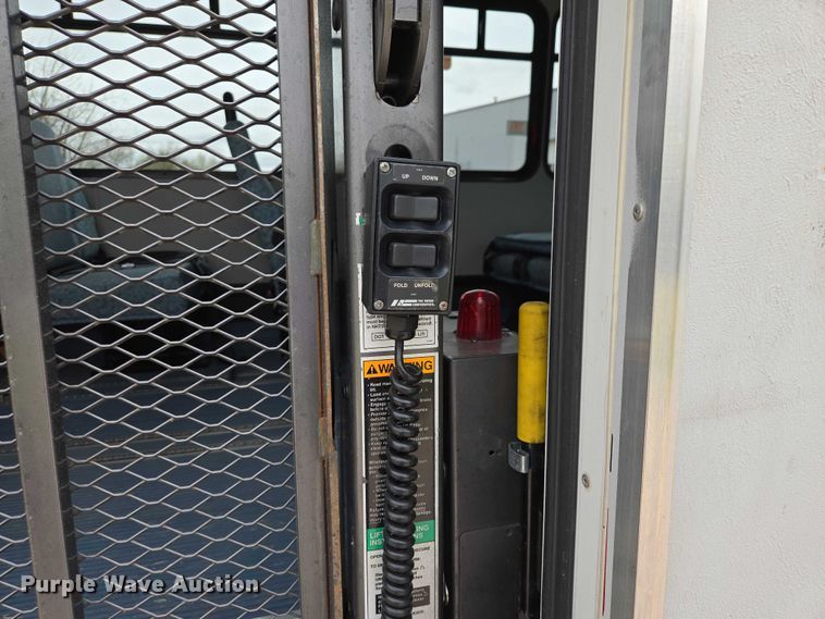 image for item ER1509 2008 GMC Glaval C4500 shuttle bus