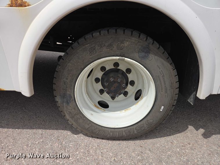 image for item ER1509 2008 GMC Glaval C4500 shuttle bus