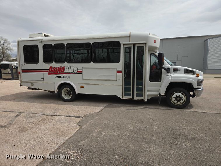 image for item ER1511 2008 GMC Glaval C4500 shuttle bus