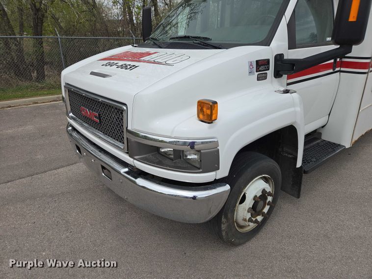 image for item ER1511 2008 GMC Glaval C4500 shuttle bus