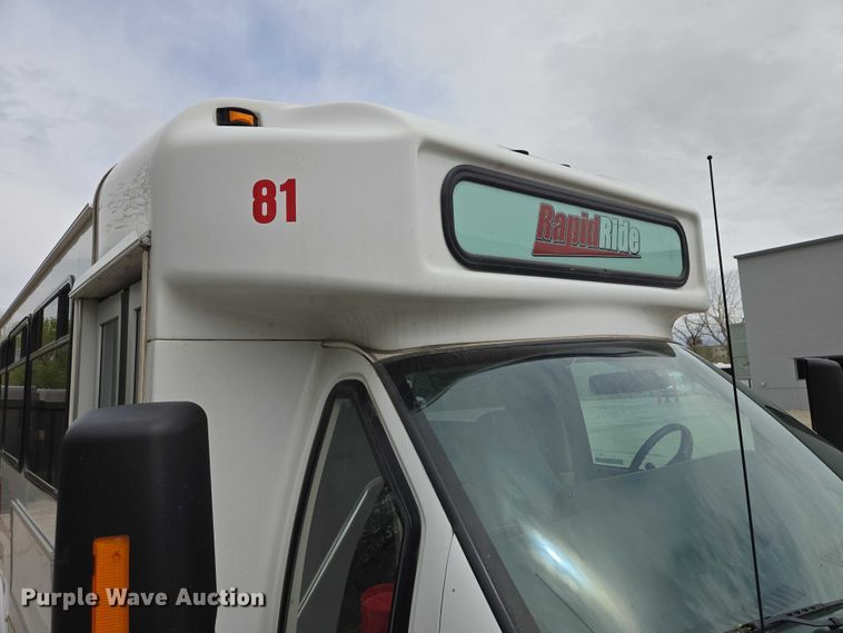image for item ER1511 2008 GMC Glaval C4500 shuttle bus