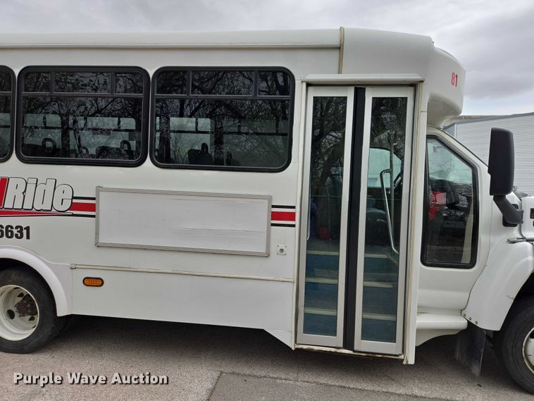 image for item ER1511 2008 GMC Glaval C4500 shuttle bus