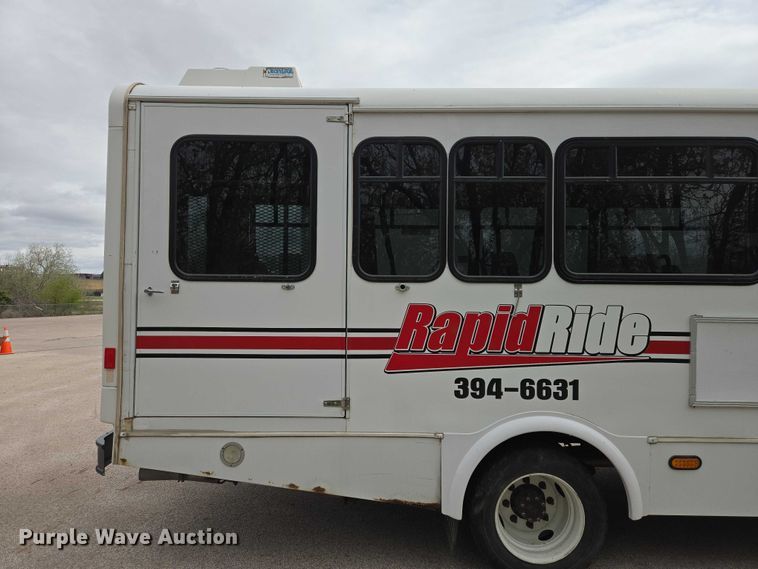 image for item ER1511 2008 GMC Glaval C4500 shuttle bus