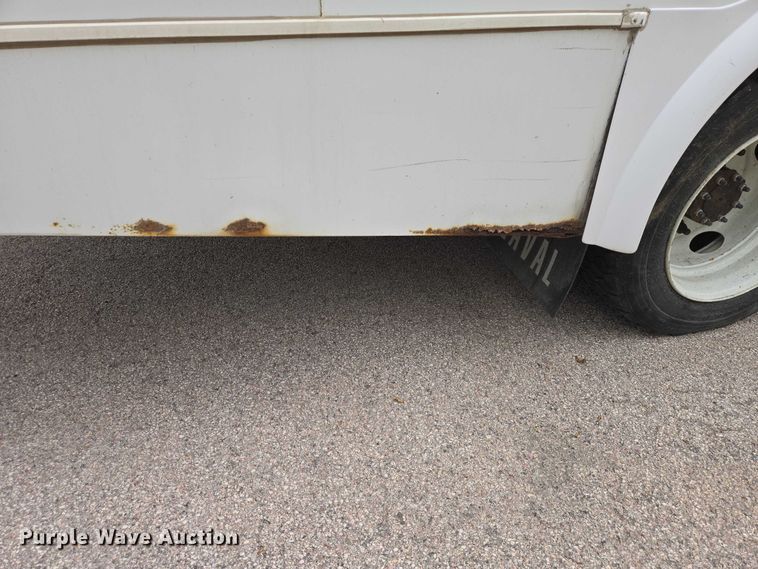 image for item ER1511 2008 GMC Glaval C4500 shuttle bus