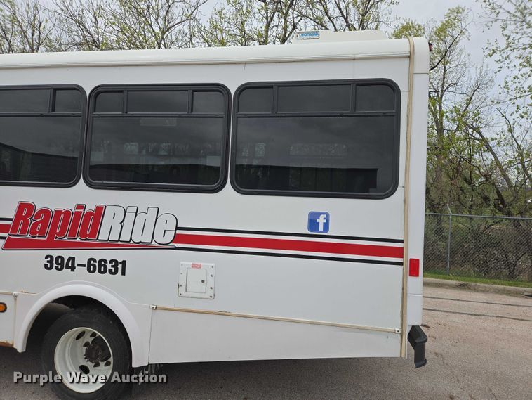 image for item ER1511 2008 GMC Glaval C4500 shuttle bus
