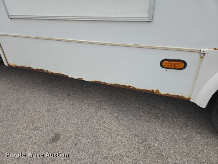 image for item ER1511 2008 GMC Glaval C4500 shuttle bus