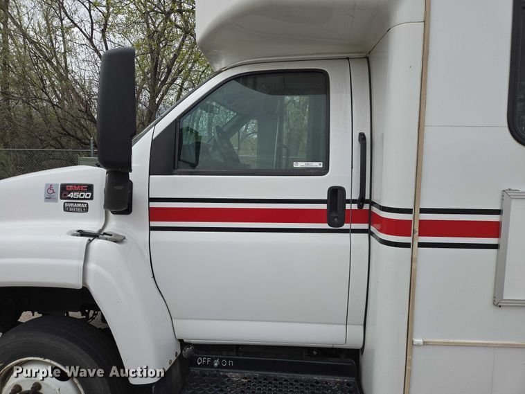 image for item ER1511 2008 GMC Glaval C4500 shuttle bus