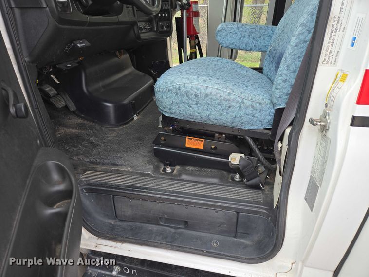 image for item ER1511 2008 GMC Glaval C4500 shuttle bus