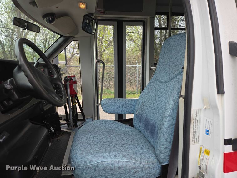image for item ER1511 2008 GMC Glaval C4500 shuttle bus