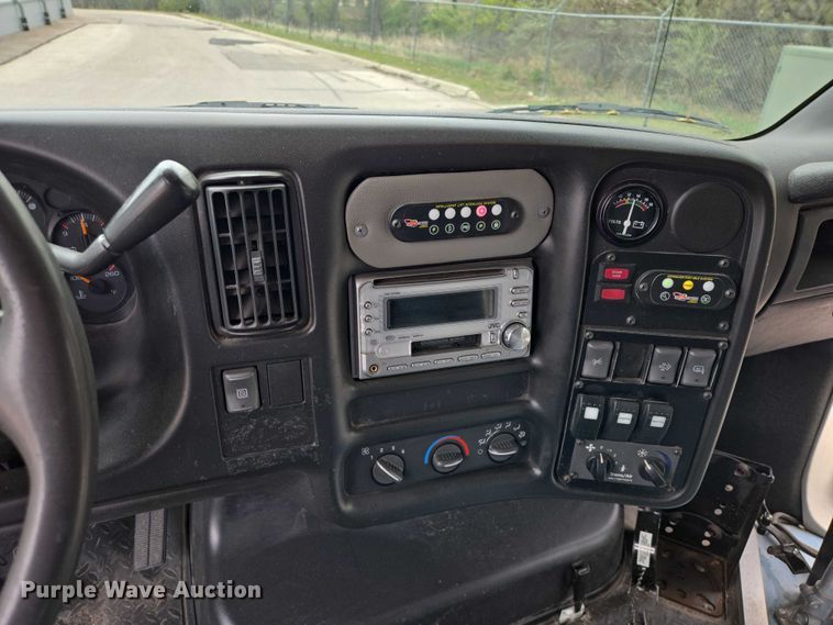 image for item ER1511 2008 GMC Glaval C4500 shuttle bus
