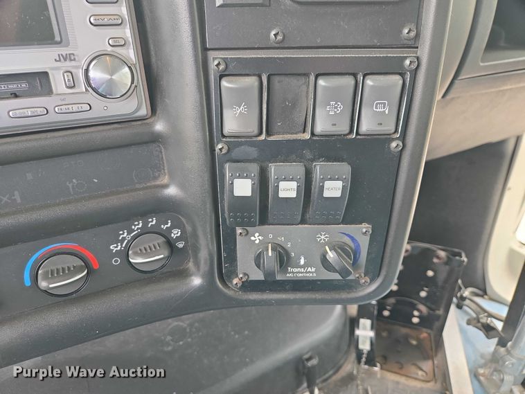 image for item ER1511 2008 GMC Glaval C4500 shuttle bus