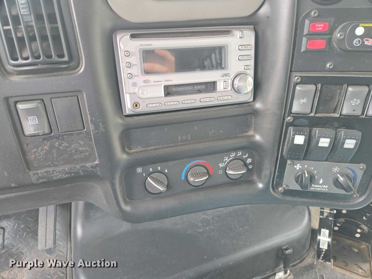 image for item ER1511 2008 GMC Glaval C4500 shuttle bus