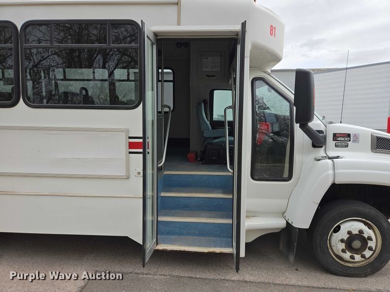 image for item ER1511 2008 GMC Glaval C4500 shuttle bus