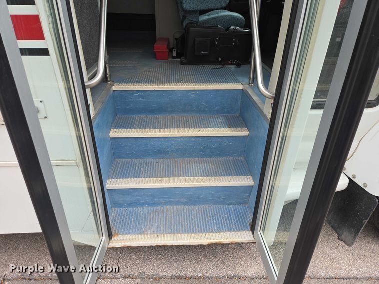 image for item ER1511 2008 GMC Glaval C4500 shuttle bus