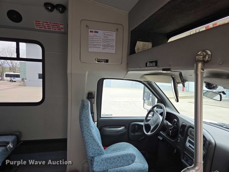 image for item ER1511 2008 GMC Glaval C4500 shuttle bus