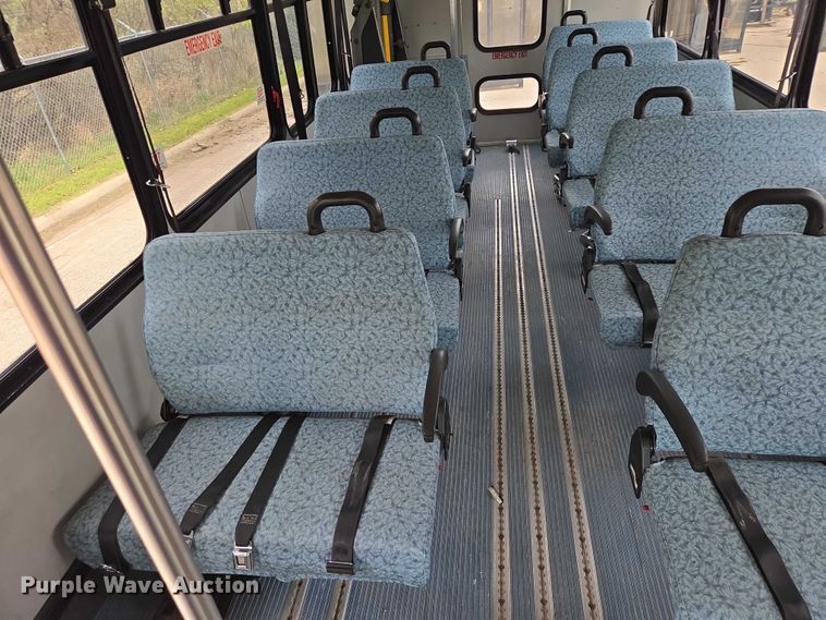 image for item ER1511 2008 GMC Glaval C4500 shuttle bus
