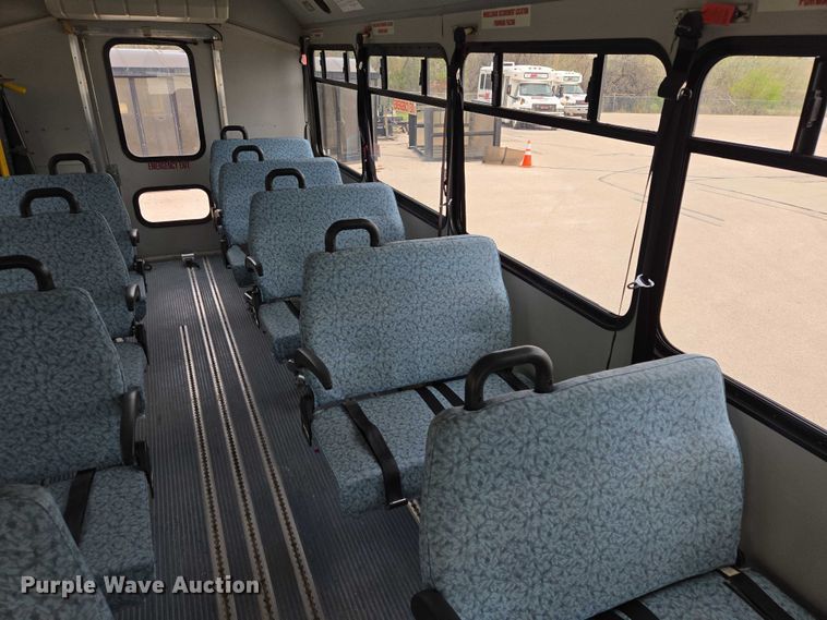 image for item ER1511 2008 GMC Glaval C4500 shuttle bus