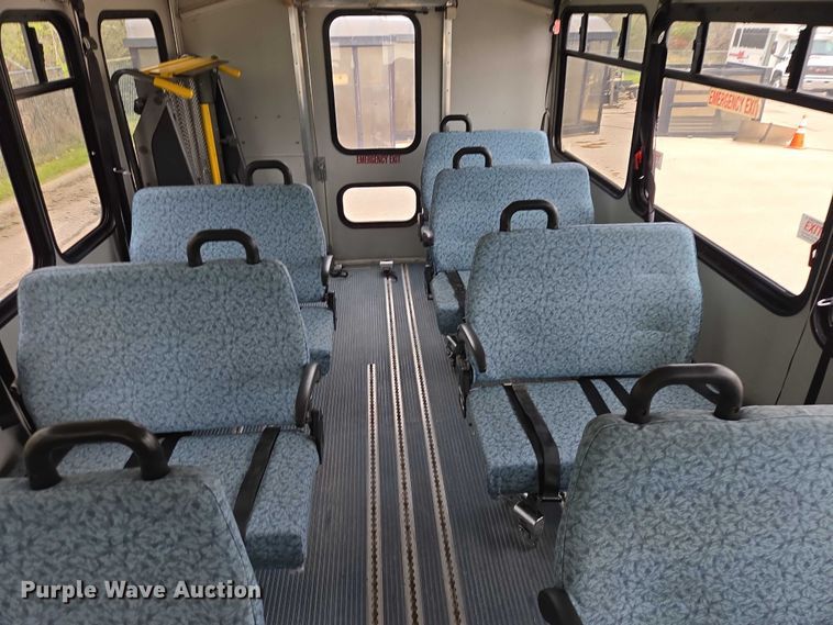 image for item ER1511 2008 GMC Glaval C4500 shuttle bus