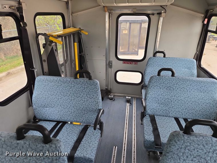 image for item ER1511 2008 GMC Glaval C4500 shuttle bus