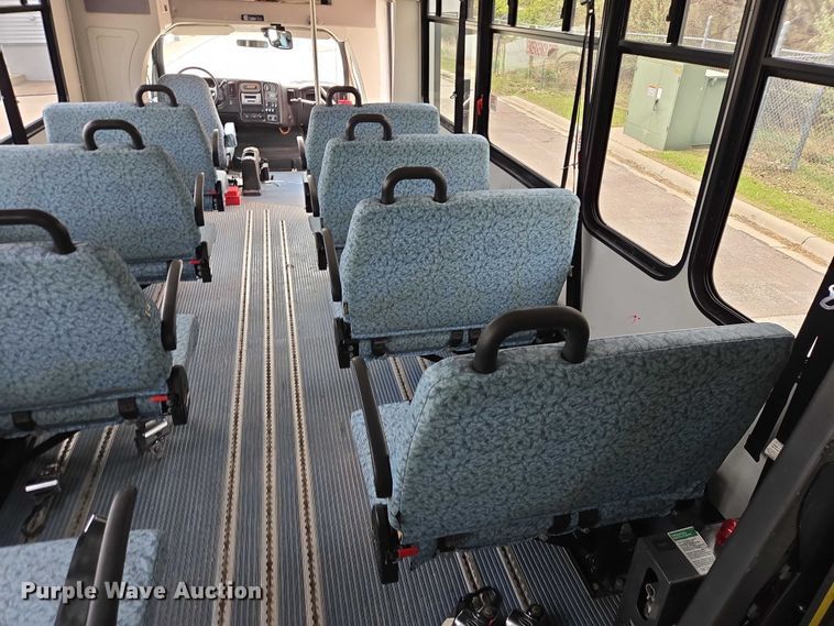 image for item ER1511 2008 GMC Glaval C4500 shuttle bus