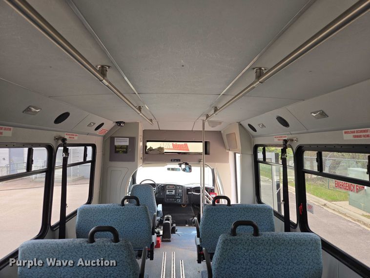 image for item ER1511 2008 GMC Glaval C4500 shuttle bus