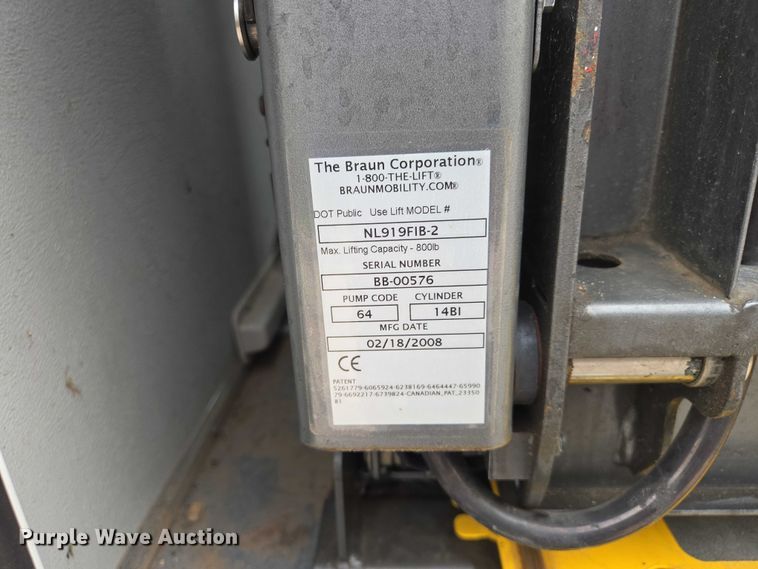 image for item ER1511 2008 GMC Glaval C4500 shuttle bus