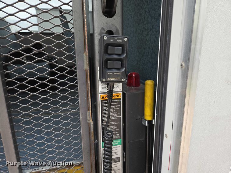 image for item ER1511 2008 GMC Glaval C4500 shuttle bus
