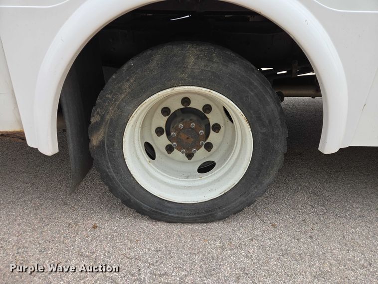 image for item ER1511 2008 GMC Glaval C4500 shuttle bus