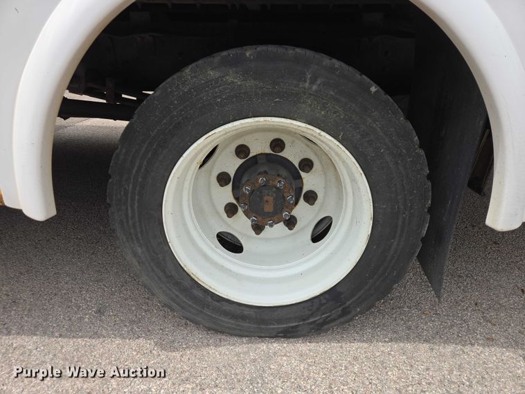 image for item ER1511 2008 GMC Glaval C4500 shuttle bus