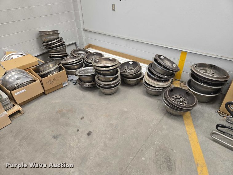 image for item ER1513 Approximately 14 sets of 4