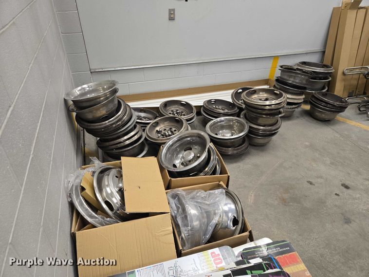image for item ER1513 Approximately 14 sets of 4
