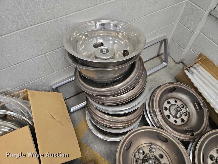 image for item ER1513 Approximately 14 sets of 4