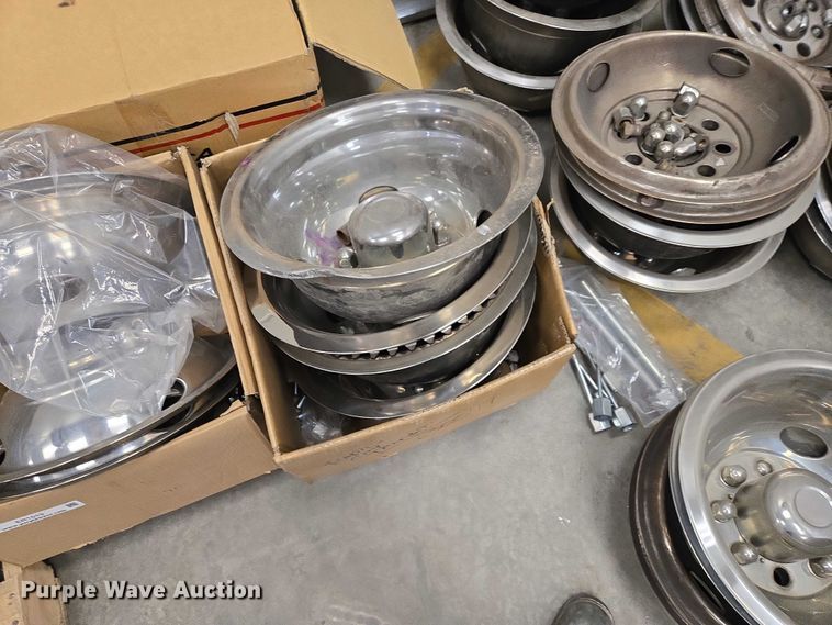 image for item ER1513 Approximately 14 sets of 4