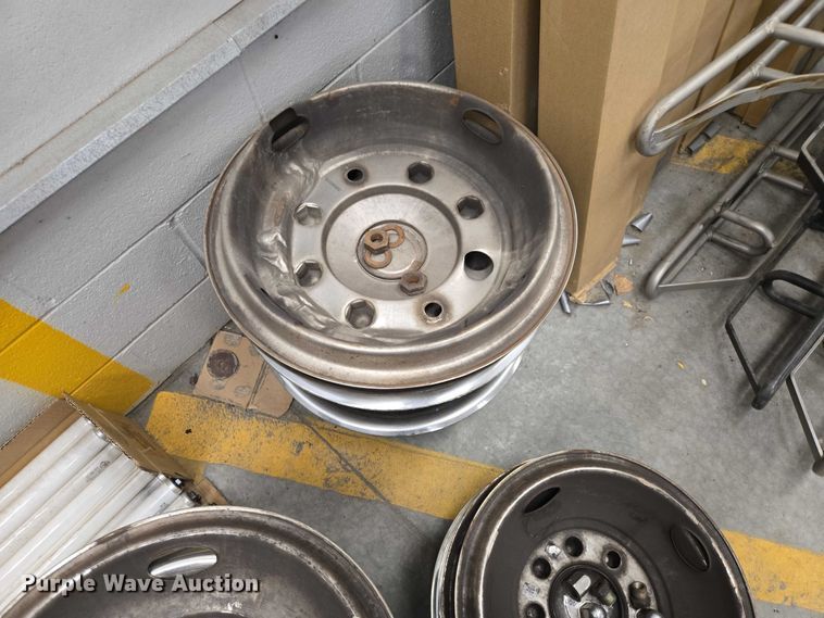 image for item ER1513 Approximately 14 sets of 4