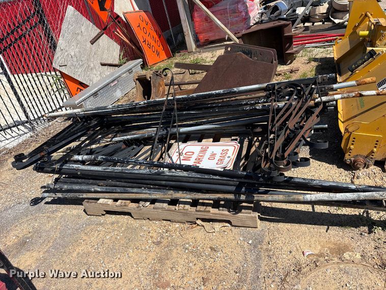 image for item ES8995 Approx. (19) 8' sign hangers