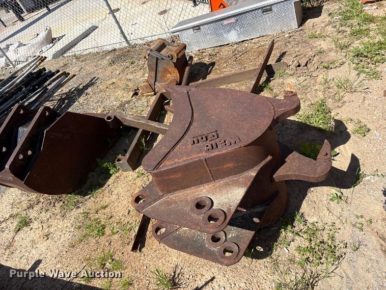 image for item ES8996 Excavator attachments