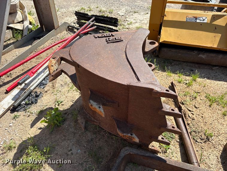 image for item ES8996 Excavator attachments
