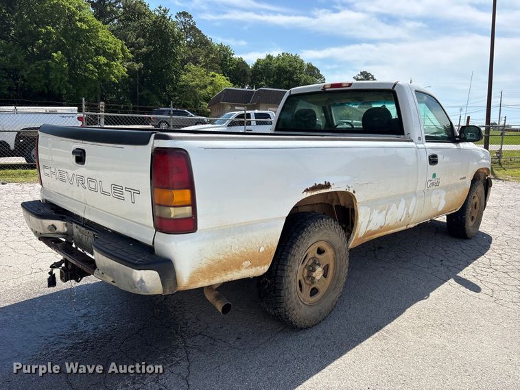 image for item ES8997 2002 Chevrolet Silverado 1500 pickup truck