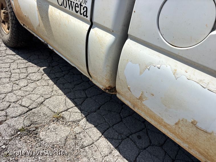 image for item ES8997 2002 Chevrolet Silverado 1500 pickup truck