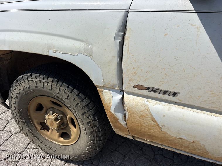 image for item ES8997 2002 Chevrolet Silverado 1500 pickup truck