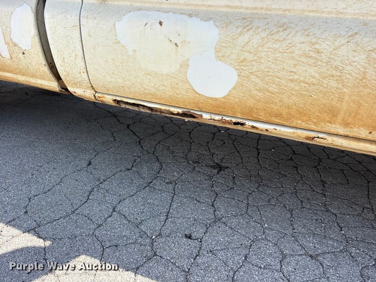 image for item ES8997 2002 Chevrolet Silverado 1500 pickup truck