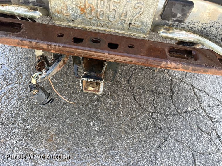 image for item ES8997 2002 Chevrolet Silverado 1500 pickup truck