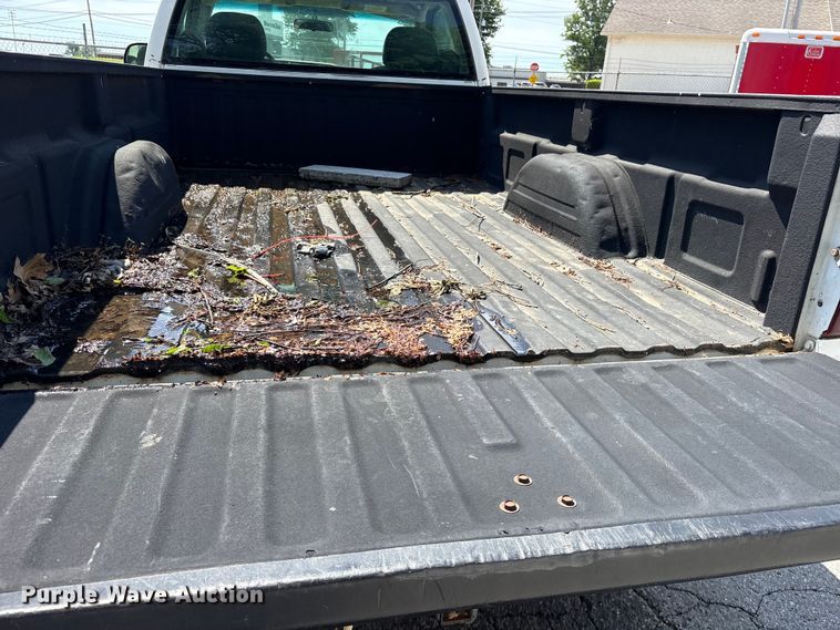 image for item ES8997 2002 Chevrolet Silverado 1500 pickup truck