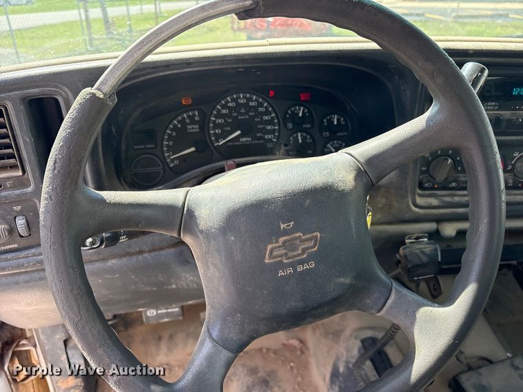 image for item ES8997 2002 Chevrolet Silverado 1500 pickup truck