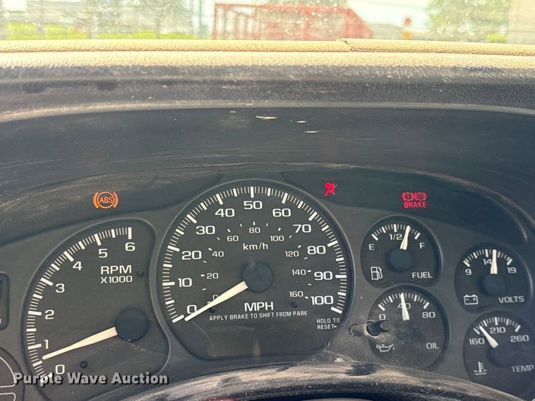 image for item ES8997 2002 Chevrolet Silverado 1500 pickup truck