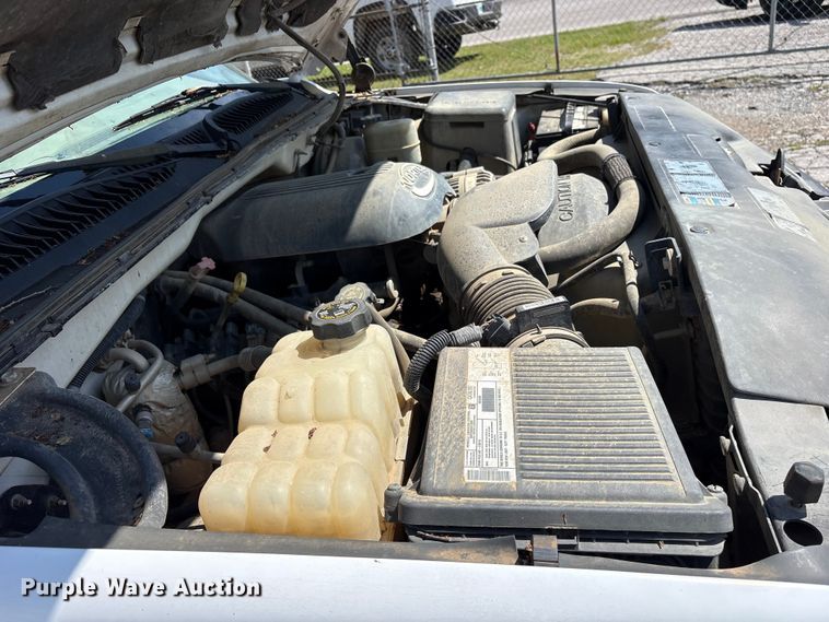 image for item ES8997 2002 Chevrolet Silverado 1500 pickup truck