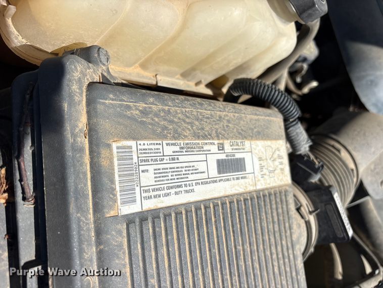 image for item ES8997 2002 Chevrolet Silverado 1500 pickup truck
